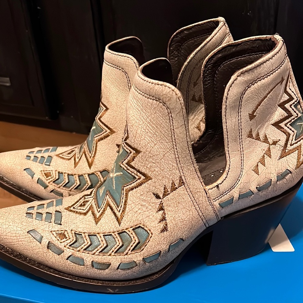 ARIAT WOMEN'S DIXON WESTERN BOOTIES SNIP TOE